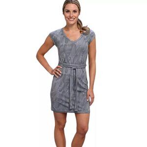 Icebreaker villa dress in plume (gray feather pattern) size Medium